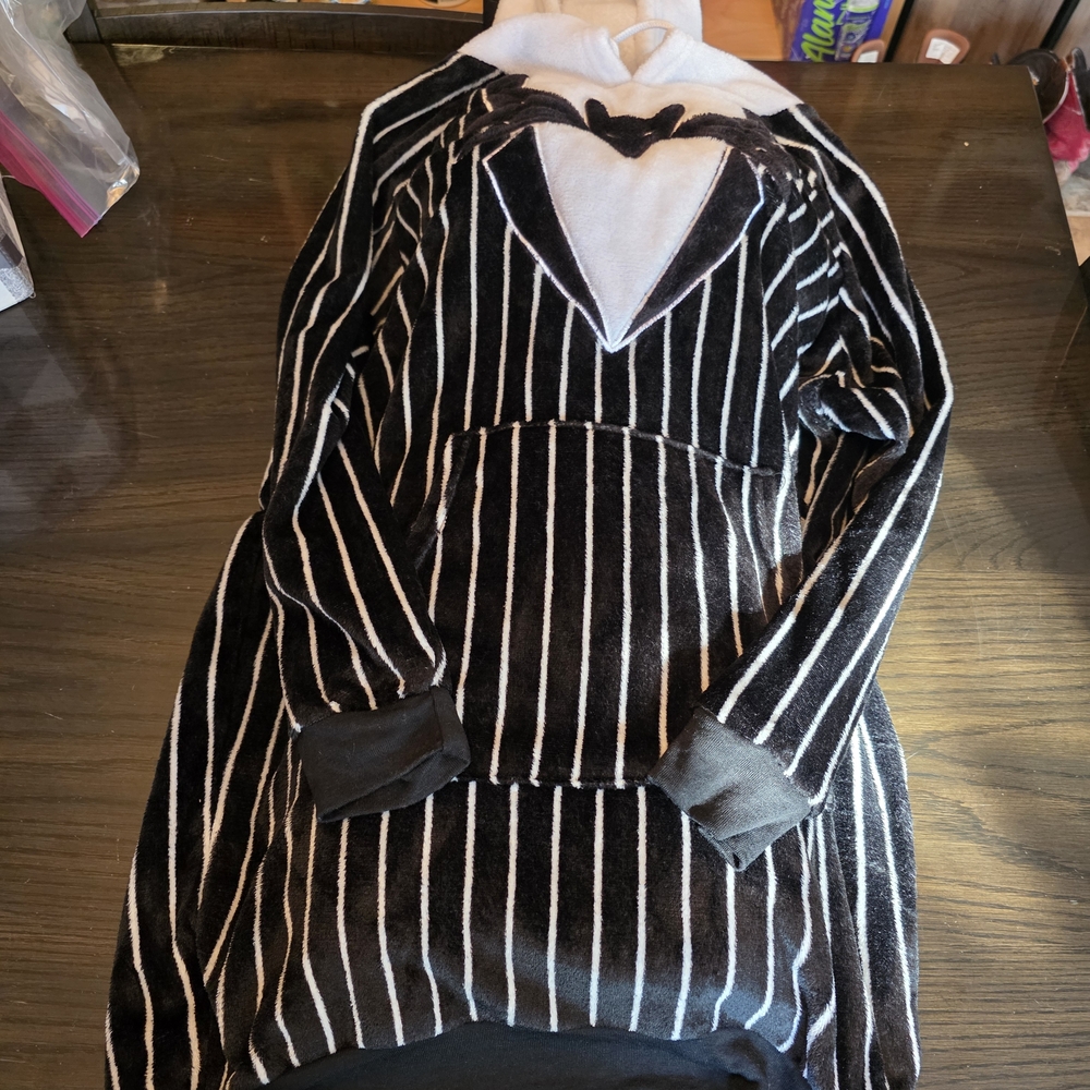 Disney Black and White Nightmare Before Christmas Fuzzy  Hoodie Size Large